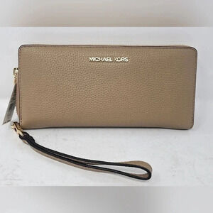 Michael Kors Jet Set Large Travel Continental Leather Wallet Wristlet Camel NWT